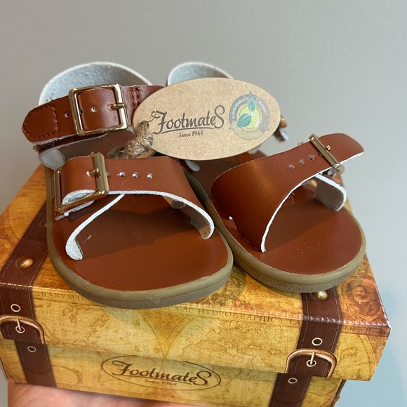 Like New Footmates Leather Sandals 5 - Picture 2 of 3